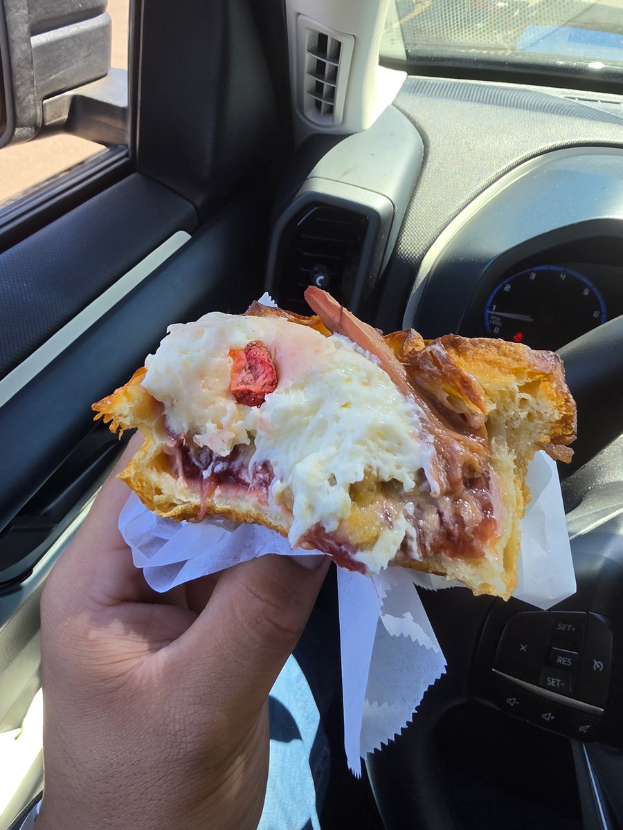 DaeJoey's tweet photo. Fuck if a guy bought me the strawberry rhubarb danish afterwards he can go round 2, 3, 4, 5 times idc because that shit was good. https://t.co/Ox24Myo9tY