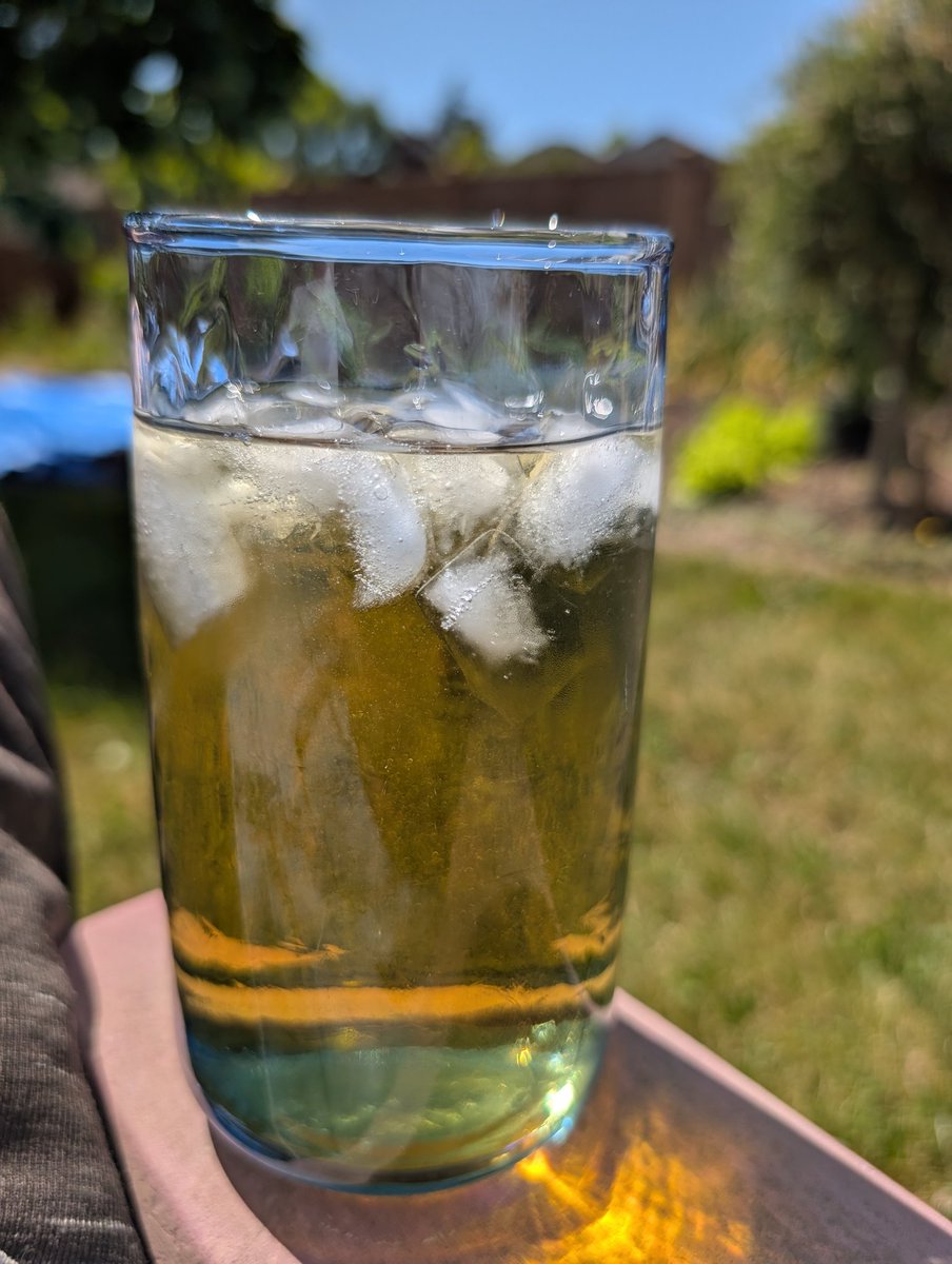 exMalwa's tweet photo. I don’t like the taste or effects of most caffeine, but there is something quite beautiful about red bull in a fine glass. https://t.co/60bz83M50F
