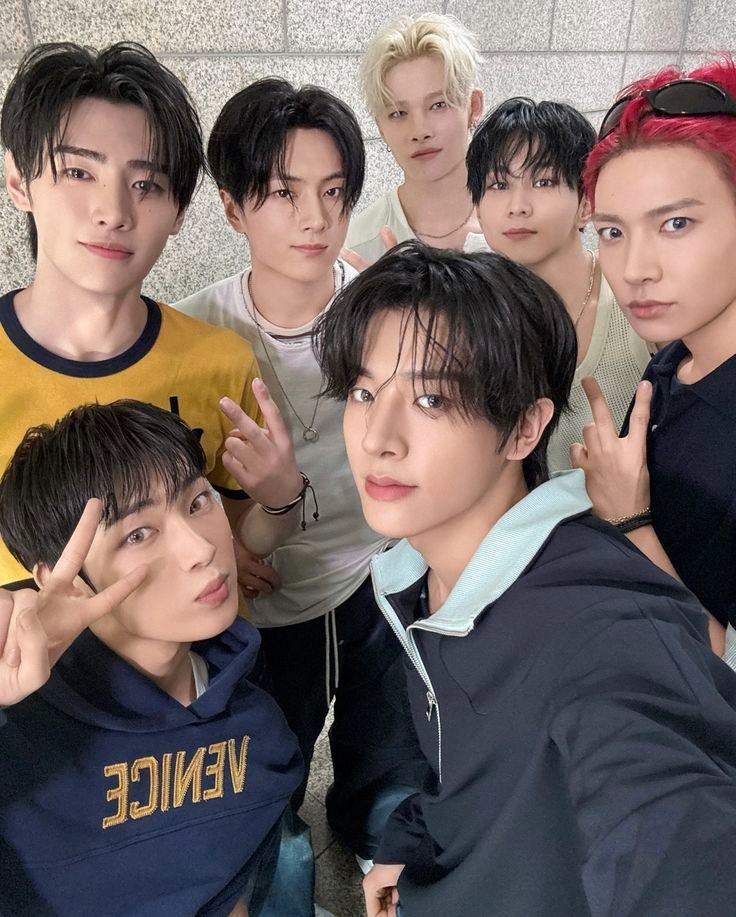 IsSeven6808's tweet photo. @SEMPITERN0S13 Sigamos hasta que enhypen vuelva a estar en te decía como los primeros días 

#THE_BLUE_PROMISE 
#BLUE_MOON_GUIDE_US https://t.co/bHXHiXpj52