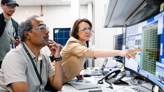 argonne's tweet photo. ICYMI: Real-time data analysis is transforming science at Argonne's @advancedphoton! Researchers can now adjust experiments on the fly as supercomputers process massive datasets instantly - https://t.co/kIIqofwVJN https://t.co/WP2Z6pSosO