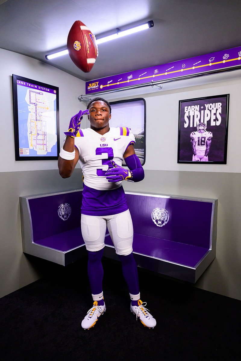 LonnPhillips's tweet photo. “They continue to show me everything I need is here. I can go be great anywhere else, but why not do the same thing at home…in front of your hometown and close to the people you love. They’re showing me the whole state is behind me,” he continued. “It’s not just the coaching staff…it’s some of the top lawyers in the state, the governor. They’re all behind me. Every fan is dying to see Easton Royal flip to LSU. They showed me the energy and impact of what it looks like when all of the kids in Louisiana stay home and are successful, and how much they can do inside the state itself, and how much fans love you...."
#1 Overall WR & Louisiana native Easton Royal speaking to On3's Steve Wiltfong about his #LSU visit. @easton_3k #GeauxRoyal