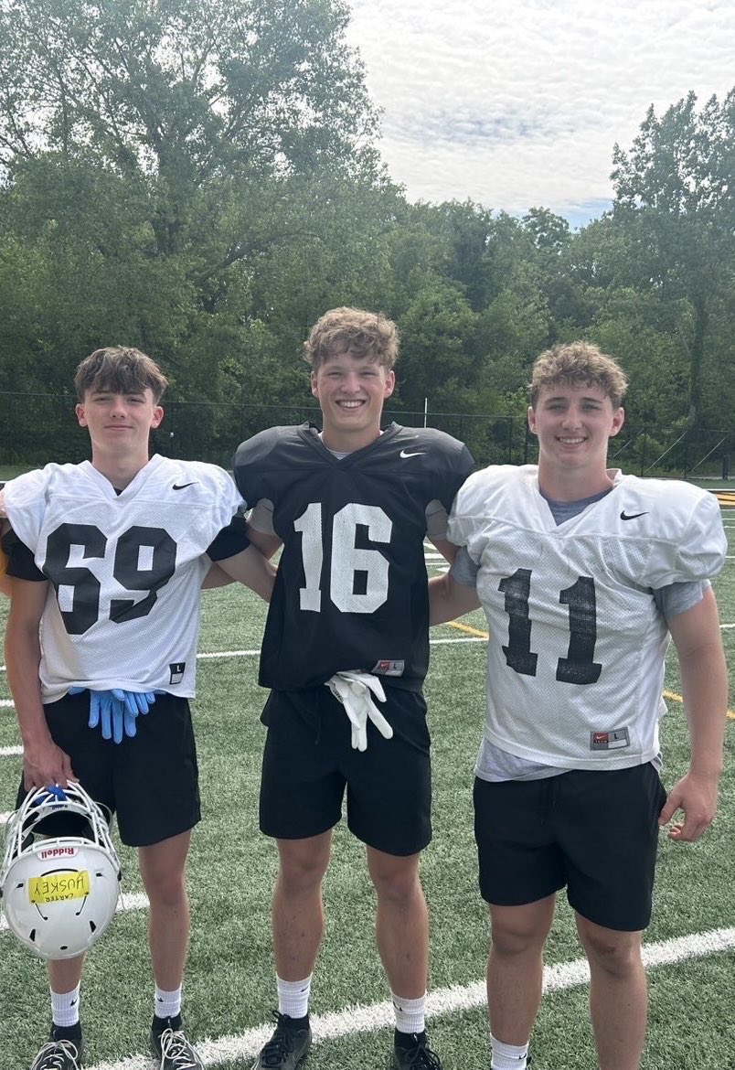LJobgen21548's tweet photo. Had a great time at @TheIowaHawkeyes camp with @_Lane_Penny33 and @CarterH_23. Super blessed to have the opportunity to work in front of so many coaches and give you a look. If you saw me and we didn’t get to talk here’s my phone number>>> 563-210-5844 https://t.co/Q7fxbaET5u