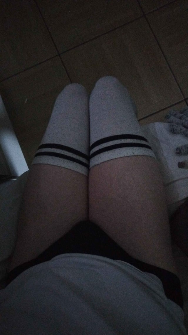 kwit_0's tweet photo. Hewwo :3 anyone want to talk ? <3 this and ill dm you.  Dms open, im bored and h*rny ~-~ 
#femboy #thighs #thighhighs #sub #submissive https://t.co/GaypMwMy4X