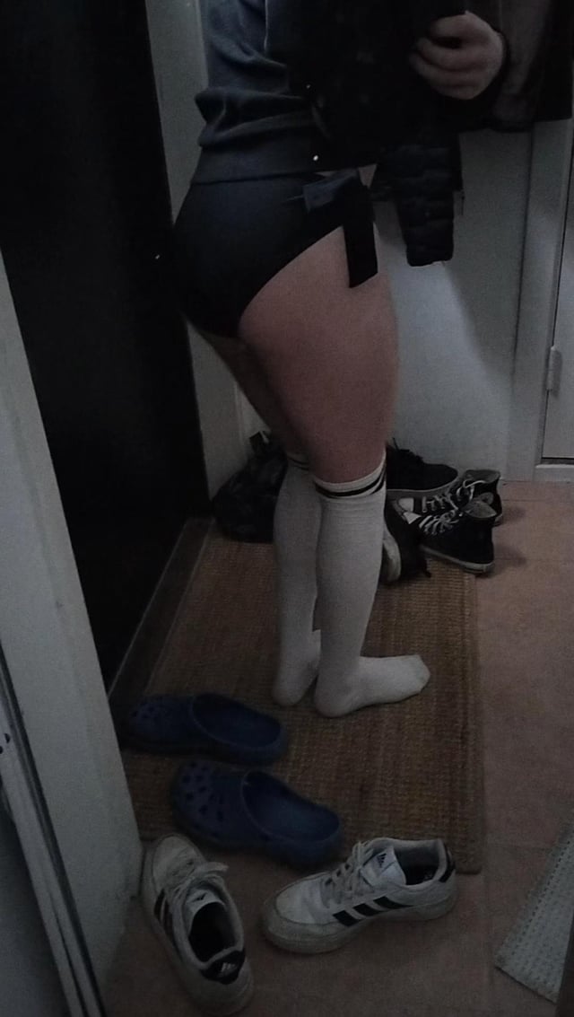 kwit_0's tweet photo. Hewwo :3 anyone want to talk ? <3 this and ill dm you.  Dms open, im bored and h*rny ~-~ 
#femboy #thighs #thighhighs #sub #submissive https://t.co/GaypMwMy4X