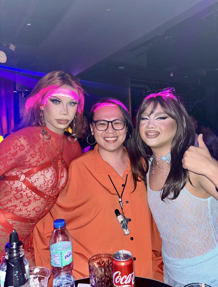 TheMICATalks's tweet photo. Super riot!!! The Royalties x HOB! Happy Pride ngani! 🏳️‍🌈🏳️‍⚧️
@Fooooordyyy @iamChitoB @itsmidnightity @mnlghttty @ghullighush @XfeyvahfataleX @pakyu_DEYxD @Edsa_Xxtra https://t.co/tkujcSWZ2n