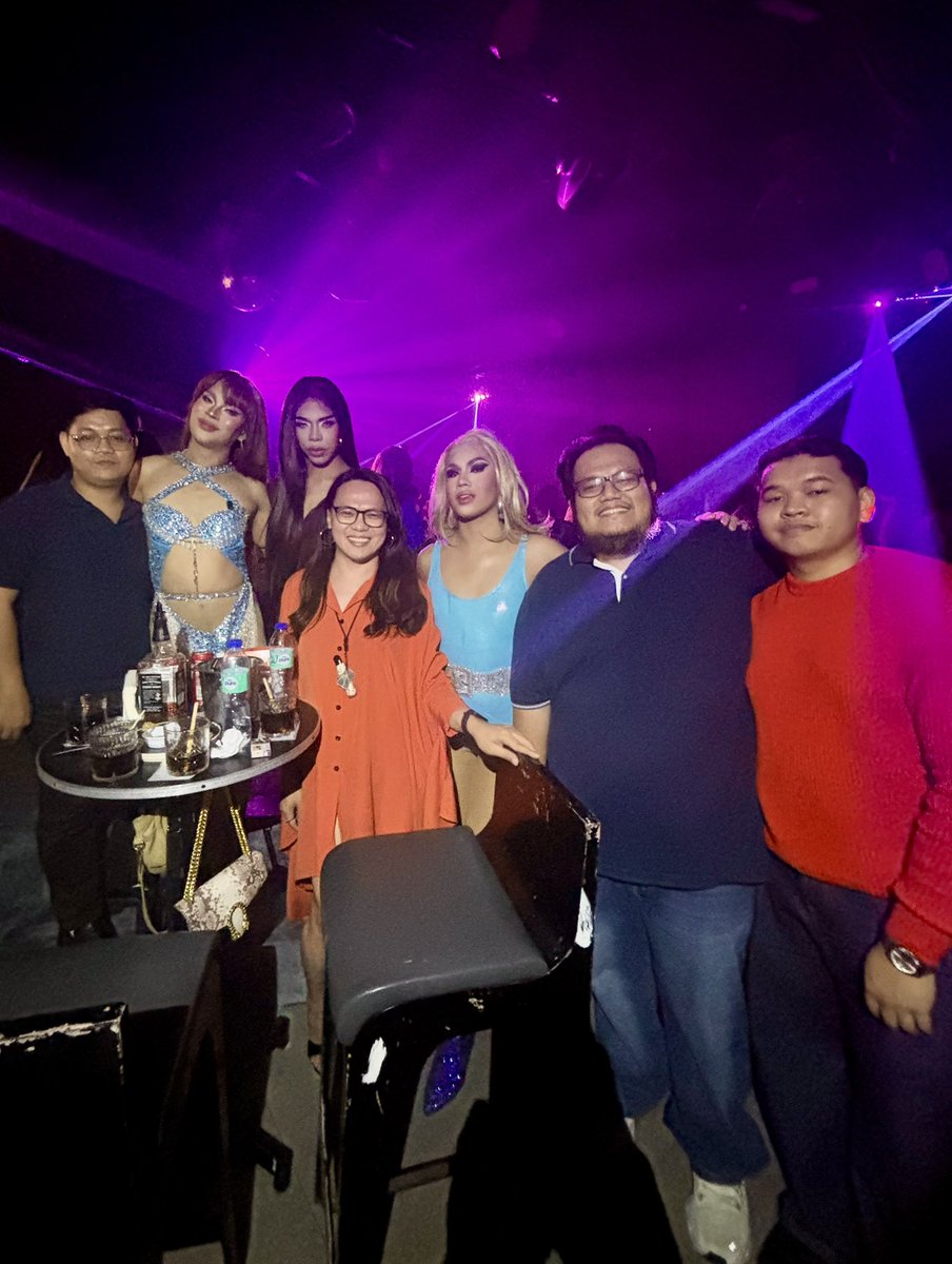 TheMICATalks's tweet photo. Super riot!!! The Royalties x HOB! Happy Pride ngani! 🏳️‍🌈🏳️‍⚧️
@Fooooordyyy @iamChitoB @itsmidnightity @mnlghttty @ghullighush @XfeyvahfataleX @pakyu_DEYxD @Edsa_Xxtra https://t.co/tkujcSWZ2n