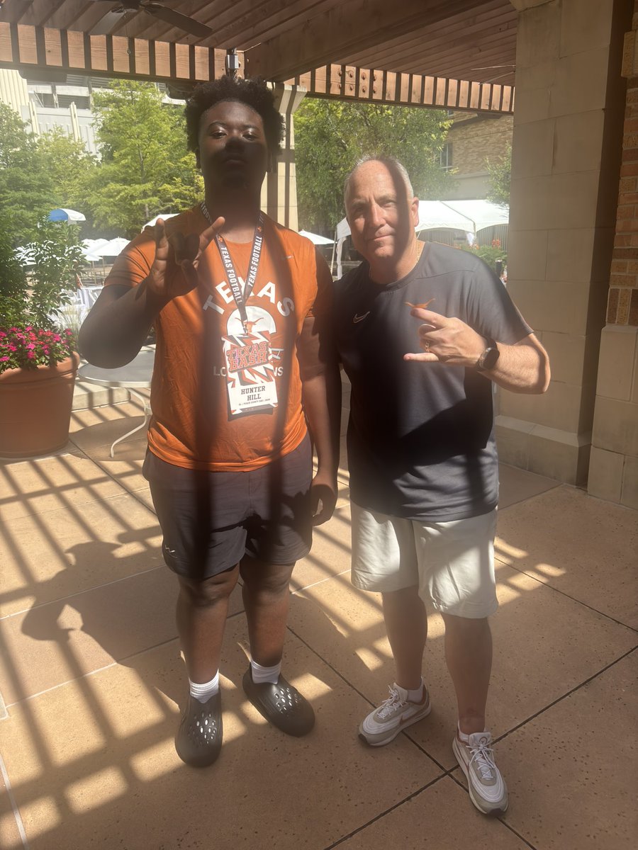 hunter_hill56's tweet photo. #AGTG BLESSED to receive an offer from The University Of Texas!!! 🧡🤍 @KJJFlood @CoachZoloty @Coachscorner3 
 @LemmingReport 
@TomLoy247 @samspiegs @RustyMansell_
@Coachscorner3 @SWiltfong
@Andy_Villamarzo @TheUCReport @FriedmanAdamm @adamgorney 
@KippLAdams @CharlesPower https://t.co/vicn30oKWB