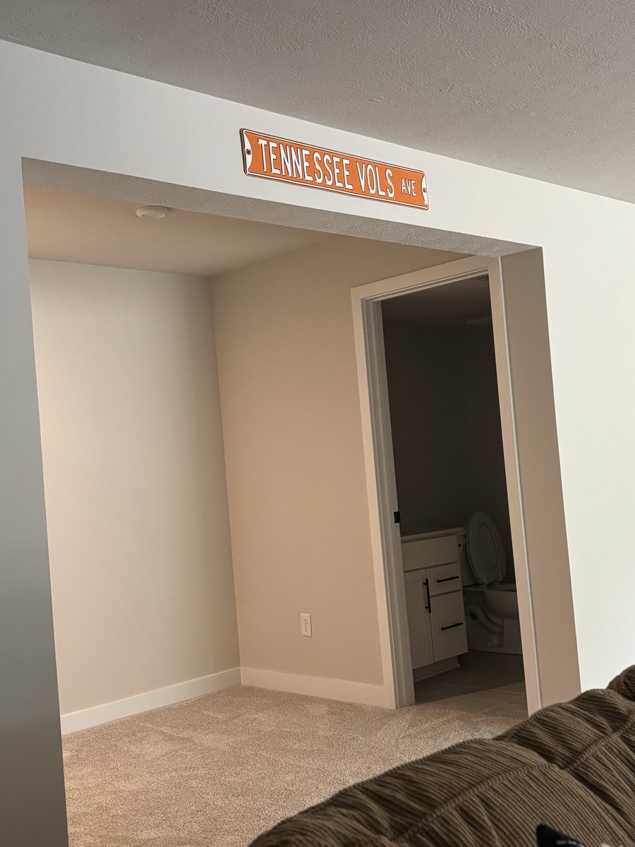 CoachDalt's tweet photo. When this wall mount gets here the game will change forever!!!! https://t.co/t5LKauAN7k