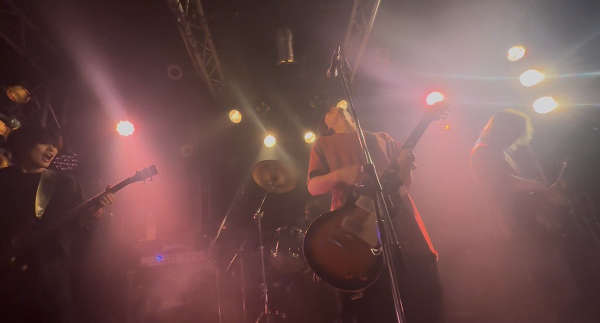 music_moeaso's tweet photo. 2026.5.31
SLINGRIM 3rd Digital single release event『Savor the Moment』
SLINGRIM
リリースイベント！おめでとう🎊
そしてドラム正規加入‼︎🥁
お友達きっかけで出会えたこの繋がり
本当に嬉しいし今日LIVE行けて良かった！まじカッコ良すぎ🥹
また３日後に感想伝える！ありがとう！ https://t.co/8tvmLxnPYC