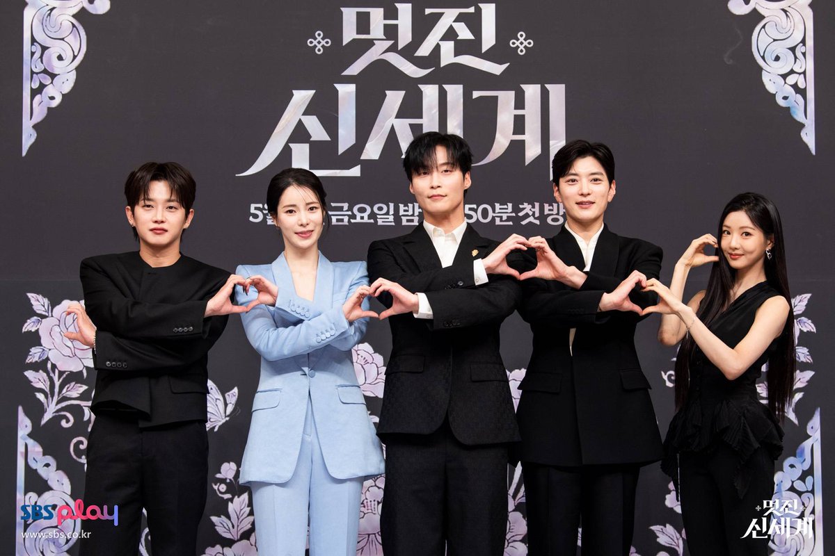 jeongjeonginuna's tweet photo. Selain jago akting, riwayat pendidikan cast drama My Royal Nemesis beneran gak kaleng-kaleng 😭

• Lim Ji Yeon - Korea National University of Arts (Acting)
• Heo Nam Jun - Sungkyunkwan University (Acting)
• Jang Seung Jo - Sangmyung University (Film)
• Lee Se Hee - Hanyang Women's University (Dental Hygiene)
• Kim Min Seok - Busan Information University (Hotel Culinary Class), Global Cyber University (Broadcast Entertainment)