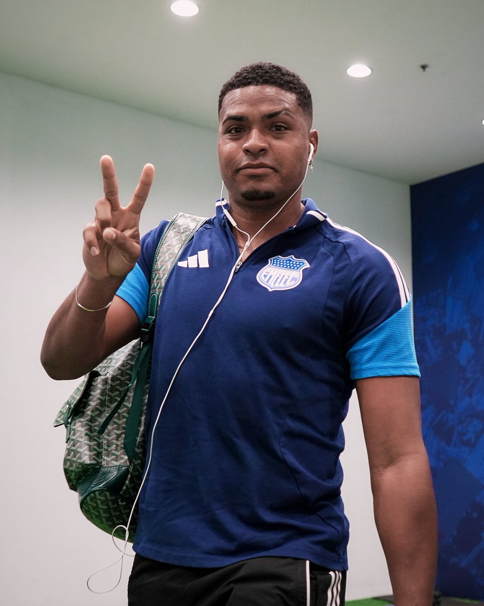 CSEmelec's tweet photo. Capwell.🔥

#VolviendoASerEmelec 🔵 https://t.co/dW6jG3stQb
