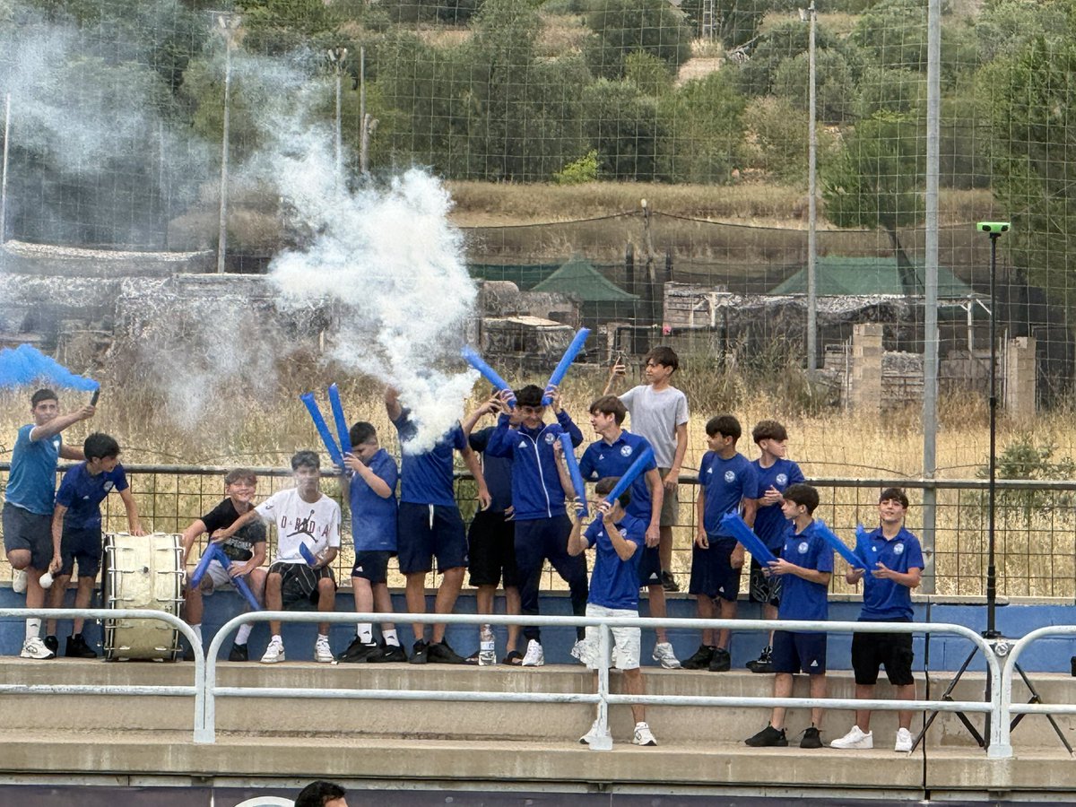 CFCRACKS's tweet photo. Muchas gracias por vuestro apoyo y ánimo llenando las gradas afición !!! 
👏👏👏💙. Espectacular!! 🔵🔵🔵
Sois los mejores @CFCRACKS 👏👏 https://t.co/gUQYa8FtoN