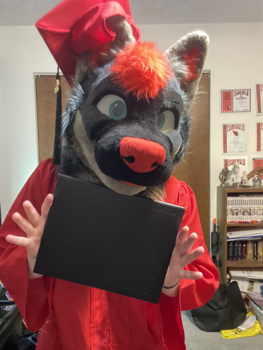 Cardasulv's tweet photo. Wolp is now a college graduate!!! 🐺 https://t.co/NFYZPx08lY