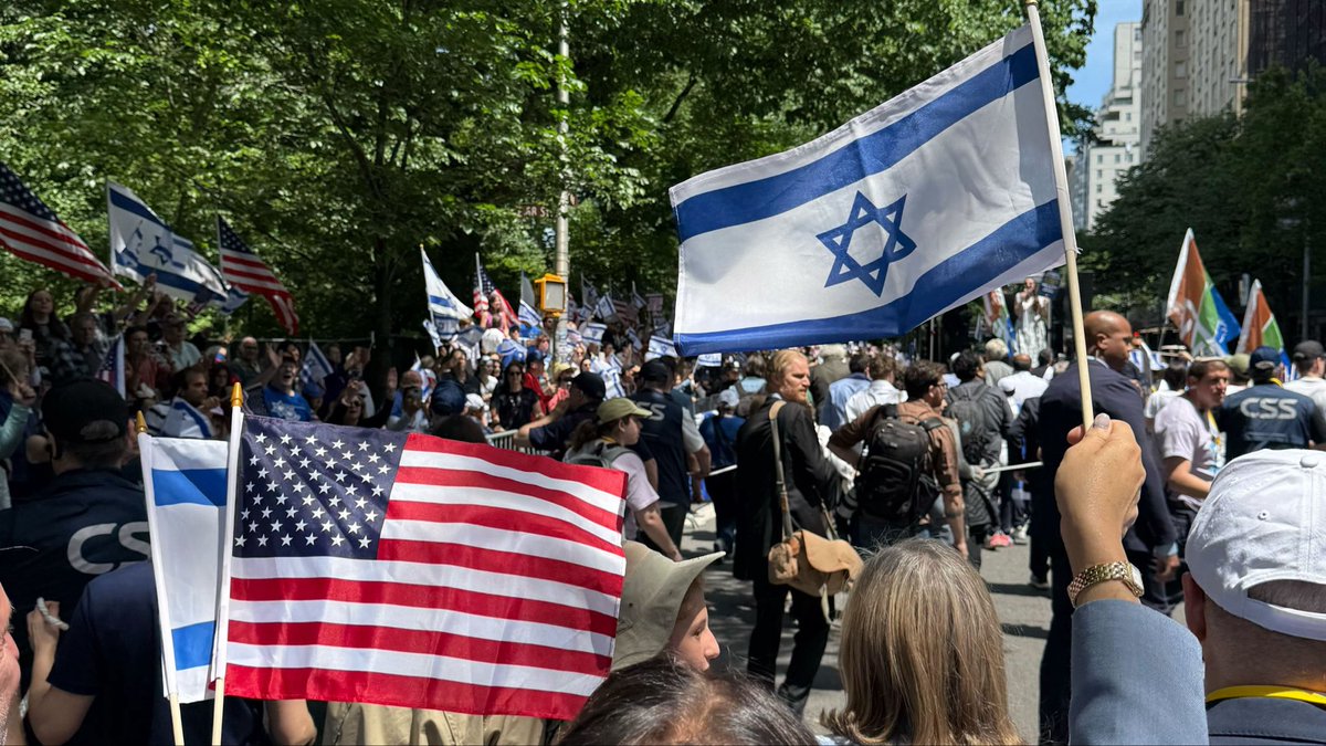 JewishWarrior13's tweet photo. ⭕️ Israel Day Parade 2026: Let's summarize:
Proud Jews are marching without rioting.
Both the US and Israeli flags are waved proudly.
Highest security ever, "thanks to the haters."
We are American Jews, and we are not just proud Americans but proud of our Jewish state. 
Am Yisrael Chai, and G-D bless the USA 🇮🇱🇺🇸