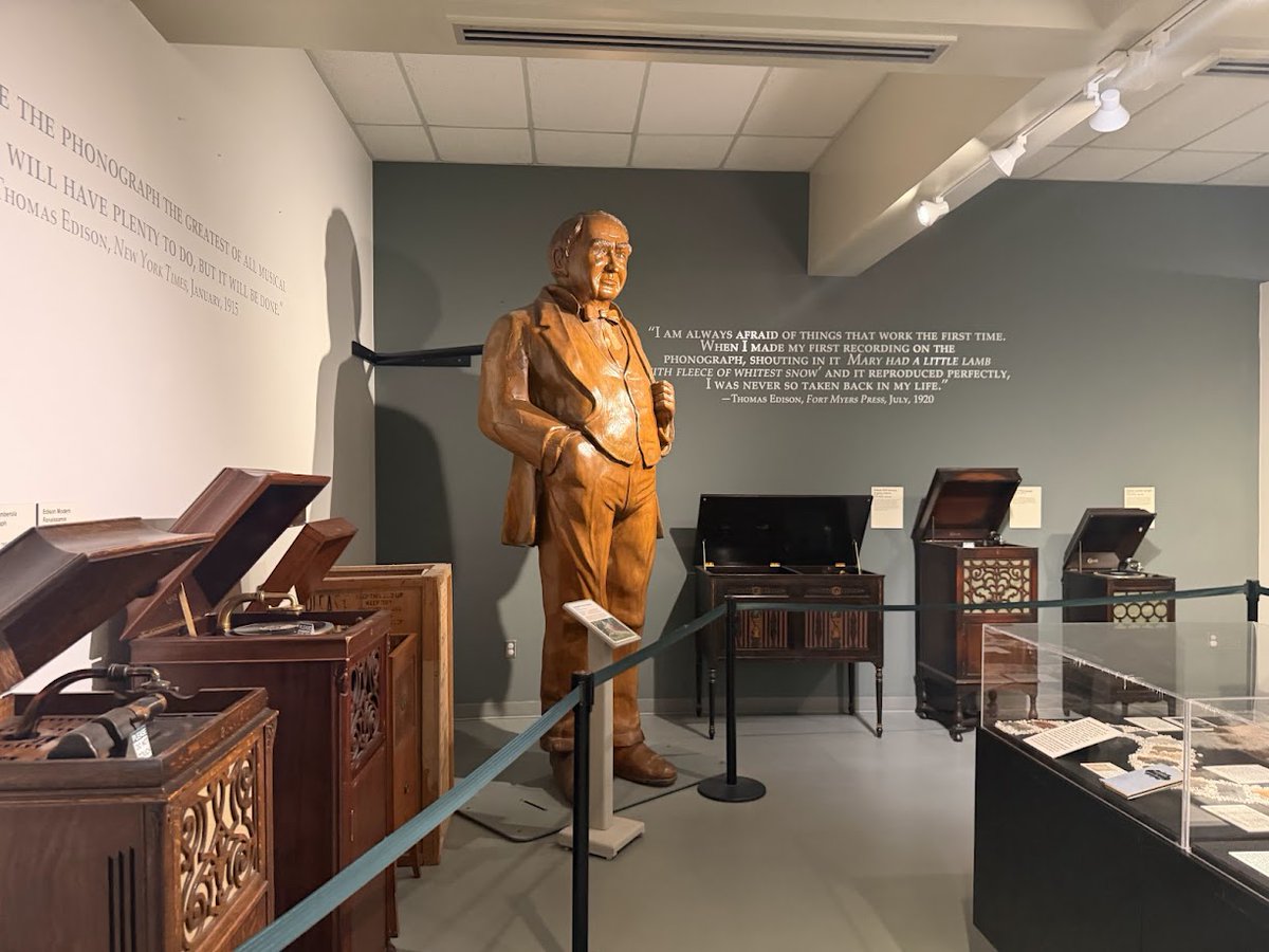 IvDogg's tweet photo. April part 54 - Edison Museum & lab; had to pay respects to my fellow inventor; yes I'm gonna milk my 1 patent/inventor status forever =) #EdisonMuseumAndLab #EdisonAndFordWinterEstates #ThomasEdison #Kinetoscope #FortMyers #Florida https://t.co/3EaVSJrbW9