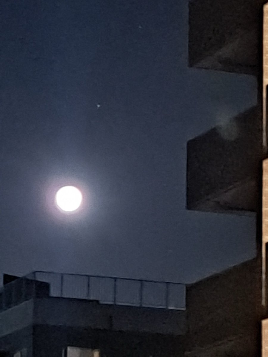 akifummy's tweet photo. 昨夜…
ブルームーン🌕
１ヶ月２回目の満月
マイクロムーンとも言うそうです。 https://t.co/wfoR5pNZBY