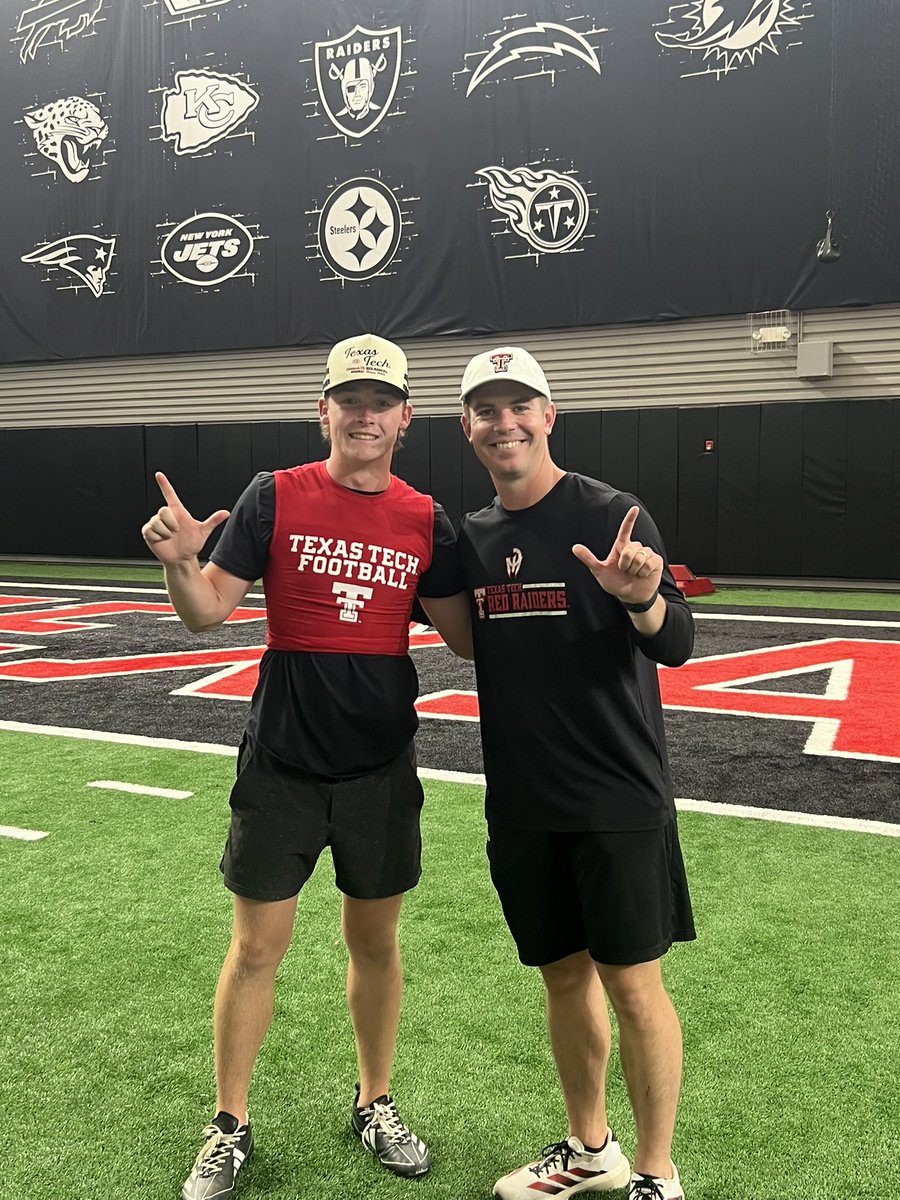 knoxhodges18's tweet photo. Great day at @TexasTechFB camp! 
@JoeyMcGuireTTU @Coach_Leftwich @Coach_GregDavis @CoachHammack7 https://t.co/UyYB1v75D7