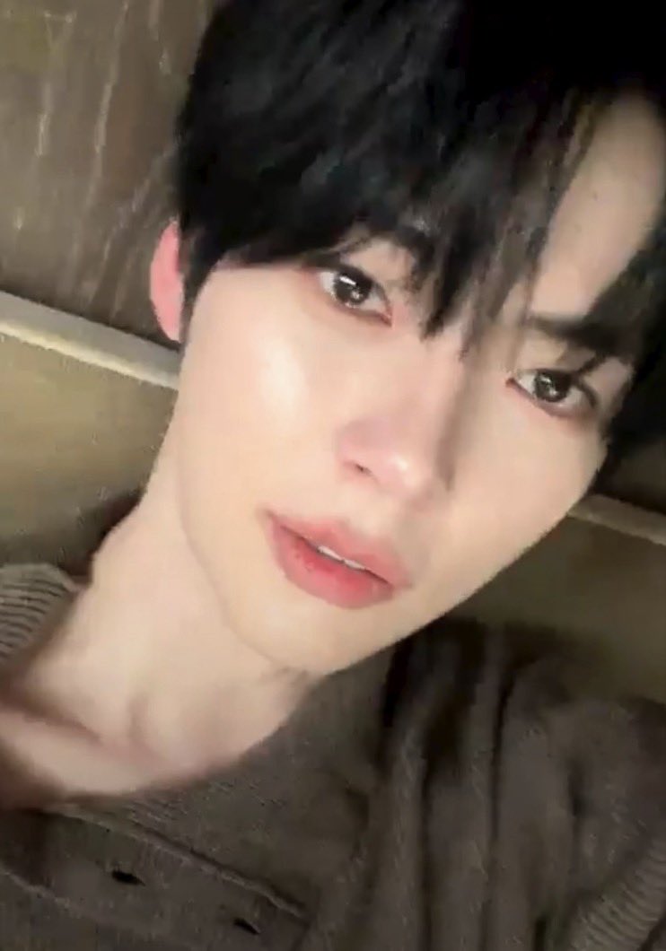 _iluvub's tweet photo. 어떤 사랑은 눈빛만으로도 느낄 수 있대 https://t.co/ITF2YP9i5T