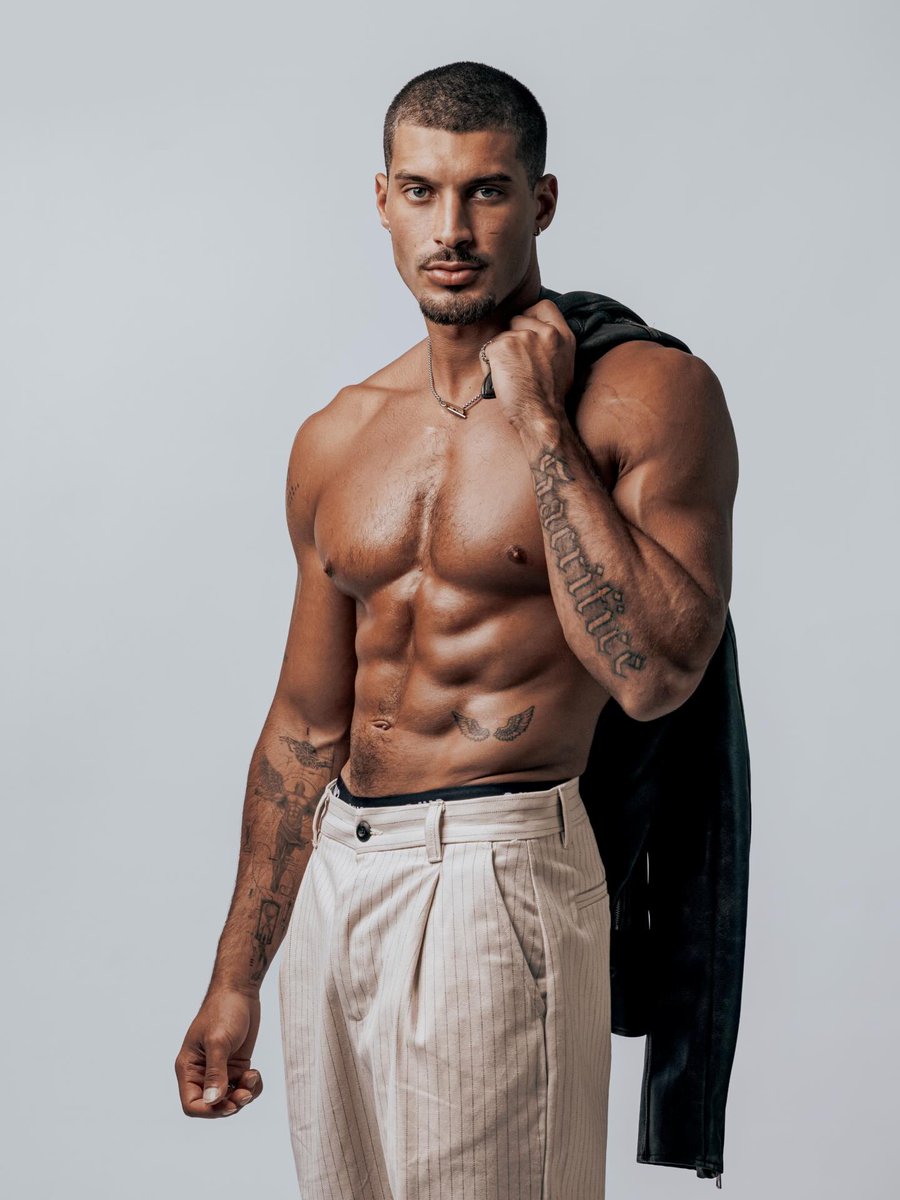 TheAlexVeira's tweet photo. Model: Alex Veira

Photographer 📸: Elvis De Rivero

Clothing: The Room Concept Store by Juan Castillo https://t.co/kuvsFzdxAk