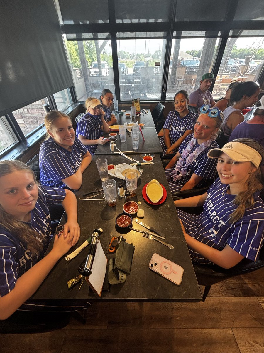 BCSelectKansas's tweet photo. As a 16B team, we competed in the High School Open division, finished 2nd in pool play, earned a Gold Bracket spot, and picked up our second walk-off win of the weekend. Defense turned 5 double plays in 5 games. This team keeps getting better! #BCSelect16U #Softball #USSSA https://t.co/stNbia8cTY