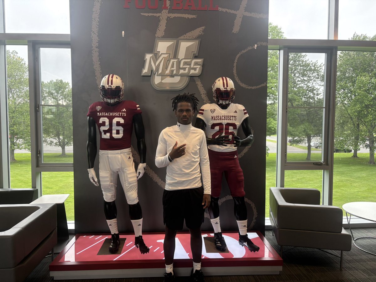 z_harrison11's tweet photo. Great day at umass, thanks for having me 
Height  6001
Weight 171
74 wing
30 arm 
40 yard 4.50
Broad Jump: 111
Shuttle :4.44 https://t.co/W3xwAGKZQF