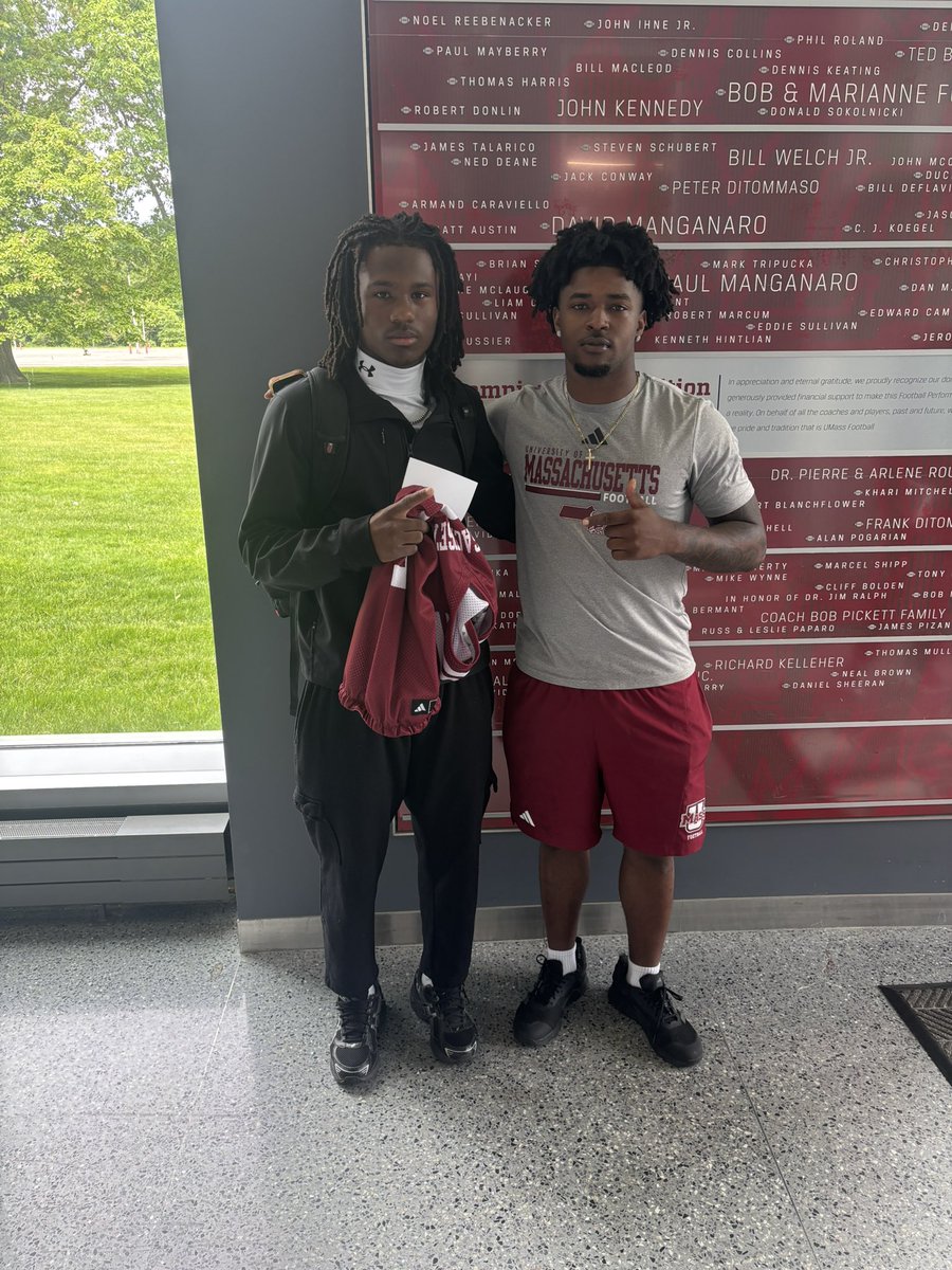 z_harrison11's tweet photo. Great day at umass, thanks for having me 
Height  6001
Weight 171
74 wing
30 arm 
40 yard 4.50
Broad Jump: 111
Shuttle :4.44 https://t.co/W3xwAGKZQF