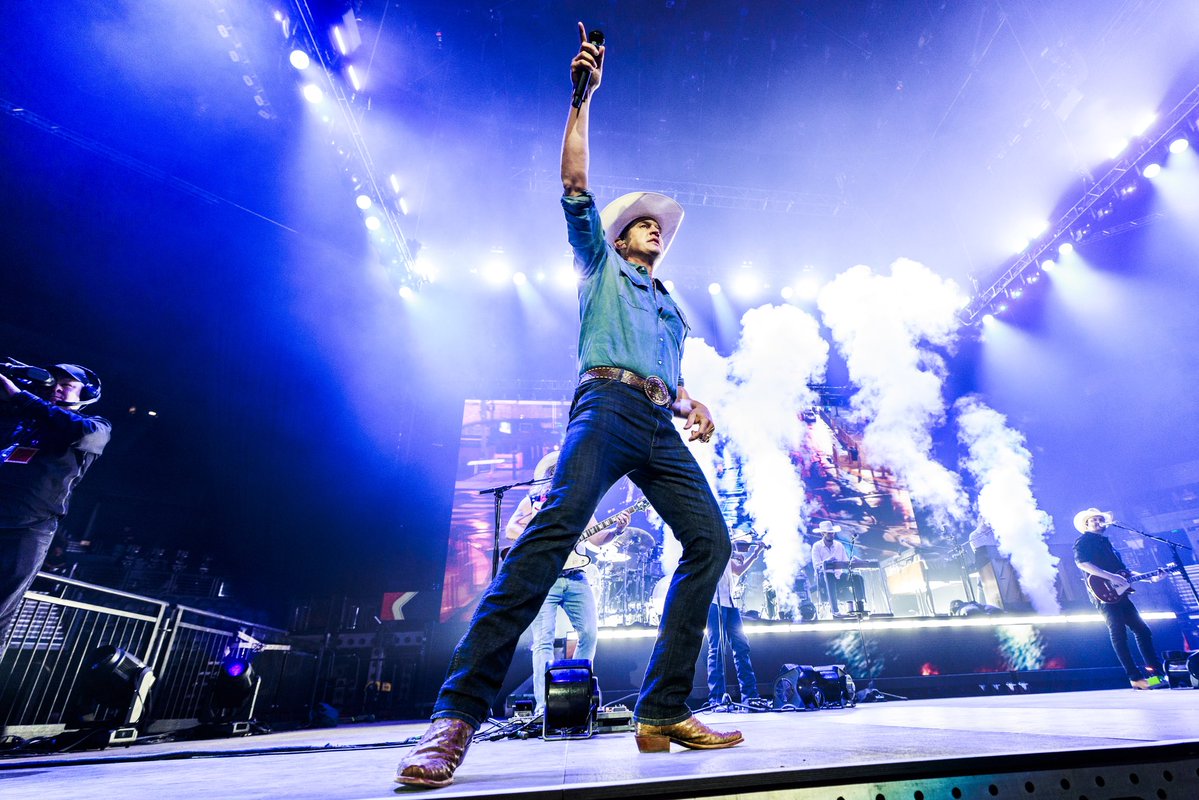 JonPardi's tweet photo. Thank you @MusicCityRodeo_ and Nashville for showing up! https://t.co/Uy8XXvtFY1