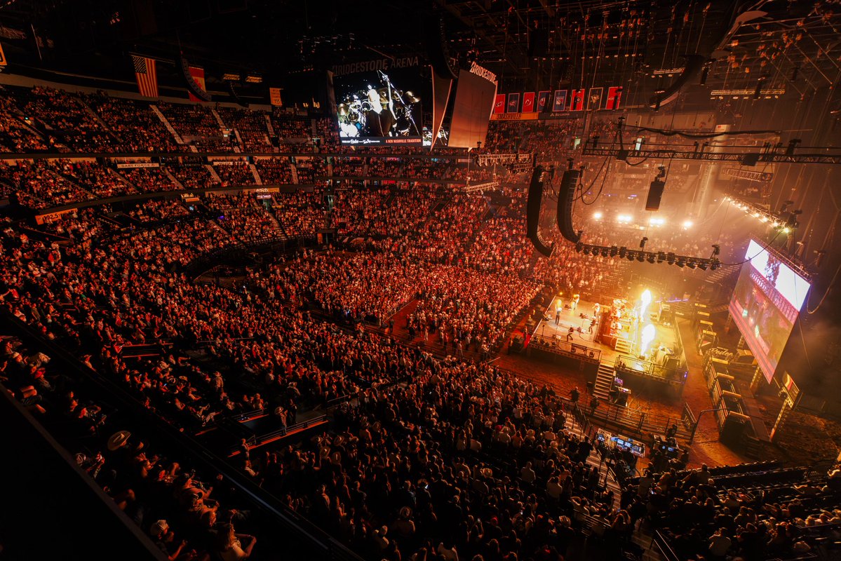 JonPardi's tweet photo. Thank you @MusicCityRodeo_ and Nashville for showing up! https://t.co/Uy8XXvtFY1