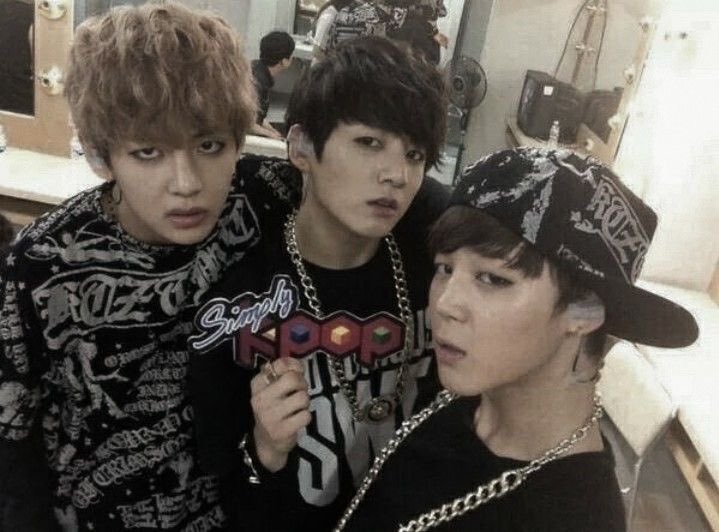 koonimies's tweet photo. they’re entering their moody teenage emo phase https://t.co/iffUELlMMO