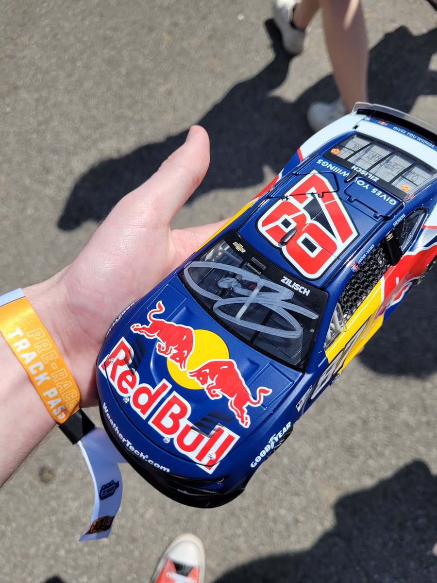 le8o2one's tweet photo. good luck today, @ConnorZilisch https://t.co/qqRLNgPJV8