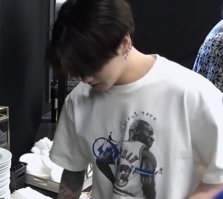 htt0_yg's tweet photo. 𝙏𝙝𝙚 𝙈𝙤𝙨𝙩 𝙎𝙝𝙖𝙩𝙩𝙚𝙧𝙚𝙙 𝙈𝙤𝙢𝙚𝙣𝙩 𝙞𝙣 𝙇𝙞𝙛𝙚.

#kookgi | au | idol life | angst https://t.co/EbfRIDV2wc