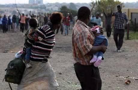 AlexReporterZA's tweet photo. ARMED AFRICANS AGAINST VULNERABLE AFRICANS

If the people at the back are chasing those at the front, then what we're witnessing is truly painful.💔💔 https://t.co/ymYVnt1Nmq