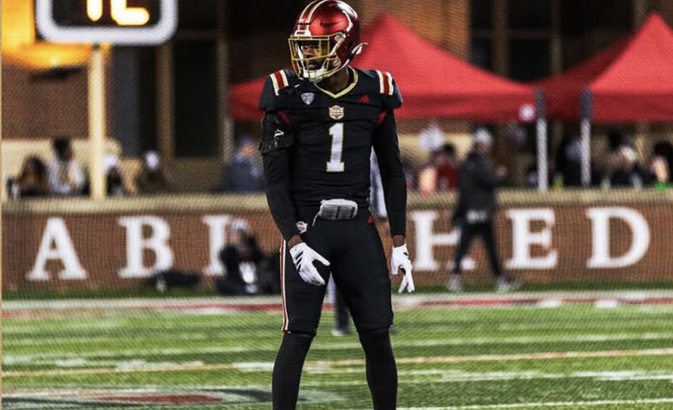 J1sotuff's tweet photo. After a great camp at @VandyFootball I am blessed to receive a D1 offer from University of Miami (Ohio) 

@CoachKLacey  @CoachBrechin 
@CoachKClark_ @BurgBuiltFB @jarereimonenq @TomLoy247 https://t.co/TrBoqY7ht3