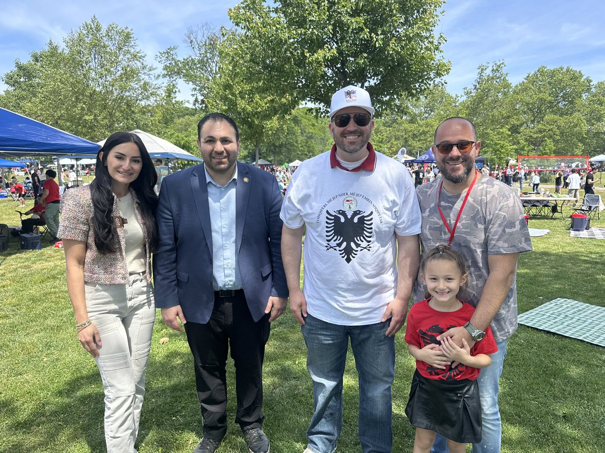 CMDMCarr's tweet photo. I had such a great time stopping by the annual Albanian picnic. These proud Staten Islanders are such a great part of the fabric of our borough, city, and country. I hope they had a wonderful day celebrating their community and culture https://t.co/SP0W7mmnzj