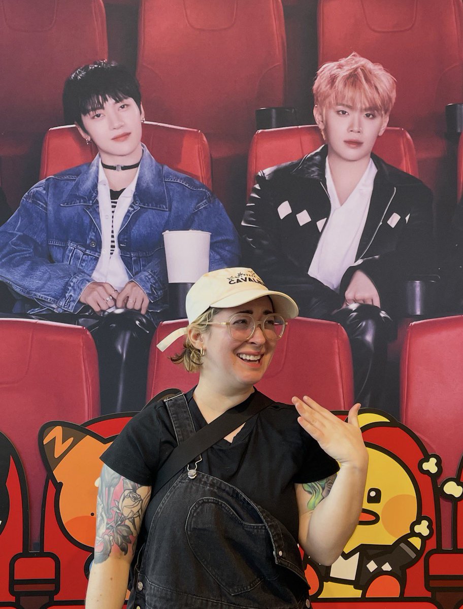 skullface's tweet photo. last february when i saw my kpop boys really big on a wall and got emotional 😫✋ https://t.co/Qrs9V4Wlgx