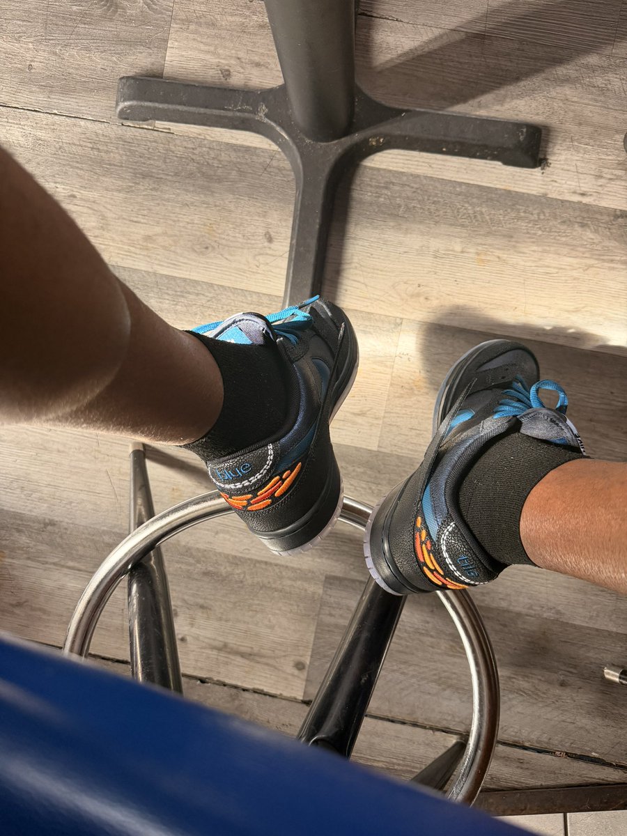 Louismanoraised's tweet photo. Man these bluetiles are cleaner than I thought🔥 #sbdunk #bluetile #kotd https://t.co/KgBJs04068