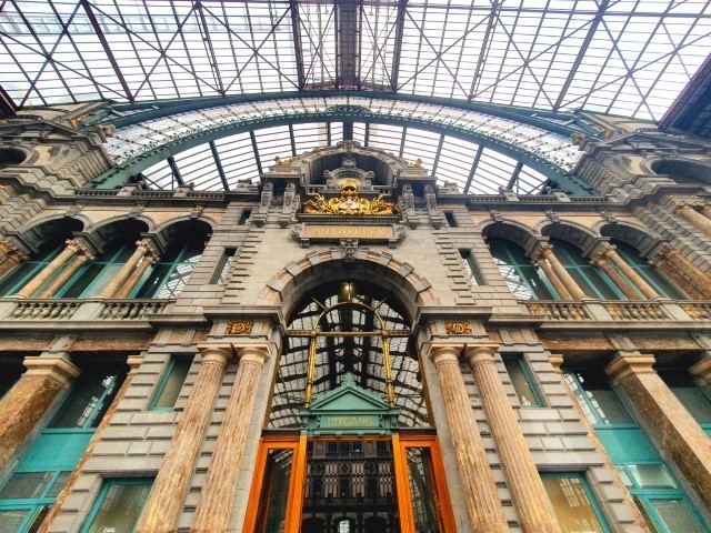 BrightNomad's tweet photo. Antwerp surprised me with its mix of great architecture, fashion and relaxed café culture.
 https://t.co/QPW6XJdmUk 
/
/
#antwerp #belgium
#TravelTuesday https://t.co/ThuYY8FCNN