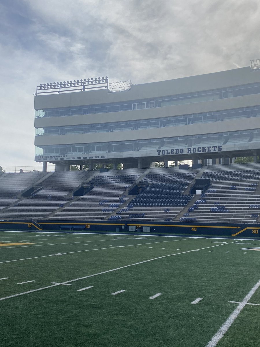 DavidJenkins_FB's tweet photo. Had a wonderful visit to Toledo today!! Loved the facilities and Toledo’s atmosphere. Thank you Coach @KadePelton for hosting me !!
#Gorockets 🚀#Toledo 🟢 https://t.co/sY2tECdjK9