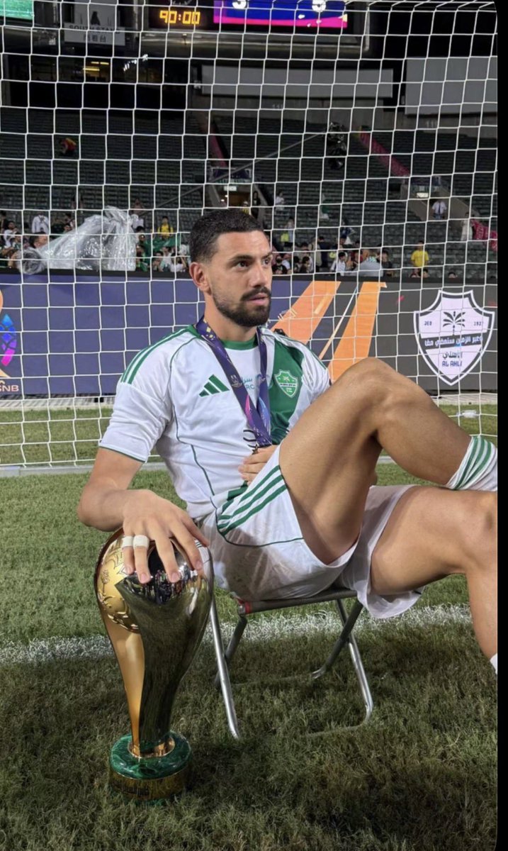 AlraqiTrashed's tweet photo. @majjoodi07 @PSG_arab @ALAHLI_FC الأهلاوي من بداية الموسم مبتسم ومبسوط دامك كوشة الموسم  من البداية 😂😂😂😂
هذولا الأثنين يطلعوا لكل نصراوي في الحلم 😱😱😱😱😱 https://t.co/NfxuaF1yB6
