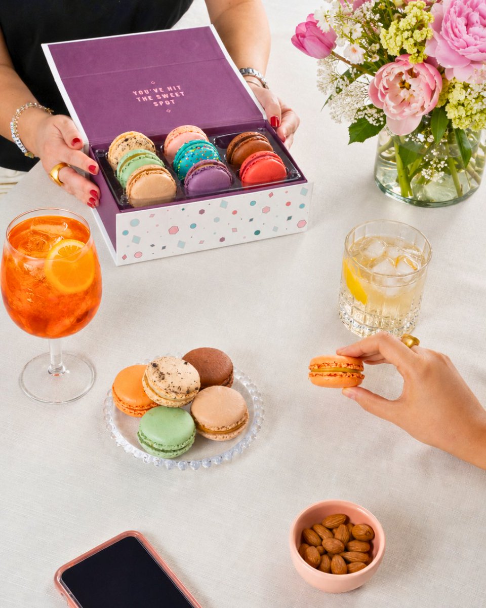 bywoops's tweet photo. May flew by… and we’re ending it the best way we know how ✨ With a little something for yourself, a little something to share, and a reminder that the small moments are usually the sweetest. 💕
.
.
.
.
.
#frenchmacarons #spring #picnicseason #springsweets #macaronlover https://t.co/Ie7VtiYEWg
