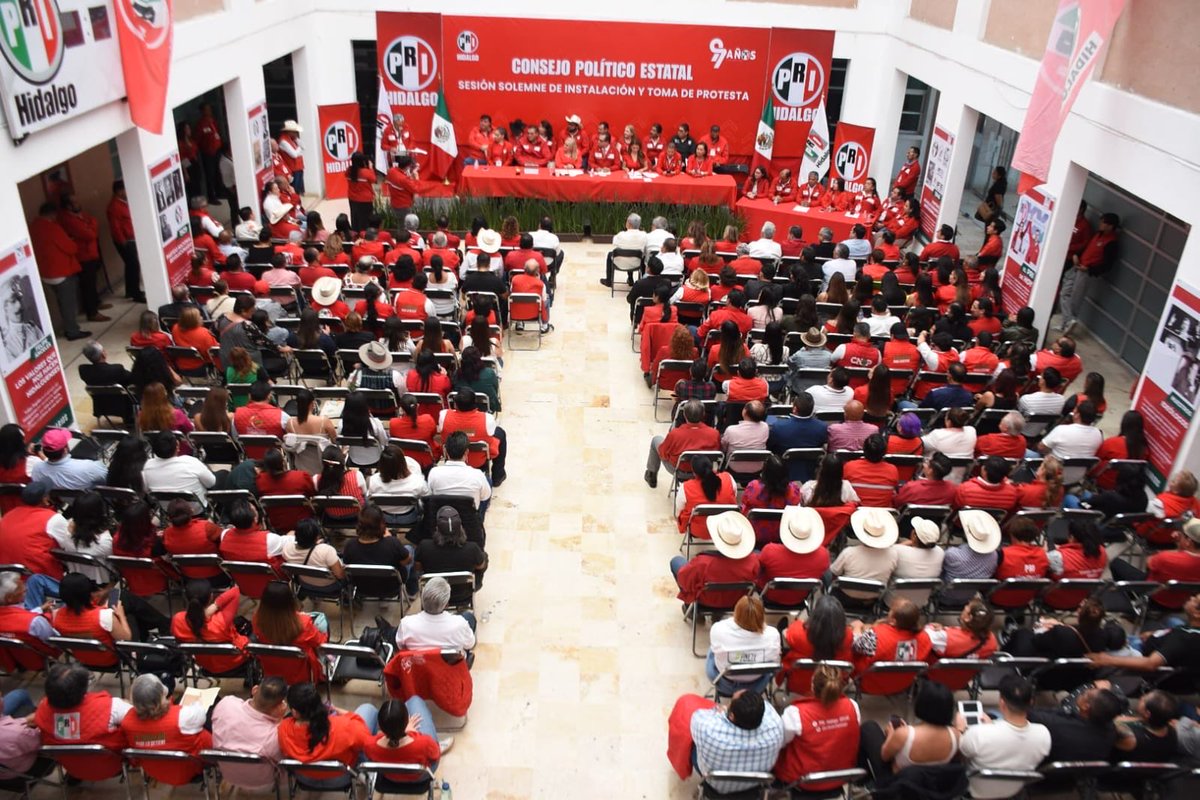 MarcoMendoza_B's tweet photo. En unidad, instalamos el nuevo Consejo Político estatal del @pri_hidalgo_  máximo órgano de dirección que  tomó importantes decisiones: 

- En los siguientes días comenzará el proceso de renovación de la Dirigencia Estatal por el voto directo y secreto de nuestra militancia. 

- Se renovaron diversos órganos como la Comisión de Justicia Partidaria que será presidida por el maestro César Jiménez, la Comisión de Ética liderada por el Senador Esteban Ángeles Cerón, la Defensoría del Militante a cargo de Arturo Larios y la Comisión de Procesos Internos a cargo de David Ángel. 

Fue un día histórico para el PRI Hidalgo, con la presencia de nuestra secretaria @caroviggiano mandamos un mensaje contundente y claro: el PRI está listo para 2027 y 2028. 

#SomosLaResistencia #SomosLaNuevaRevolución