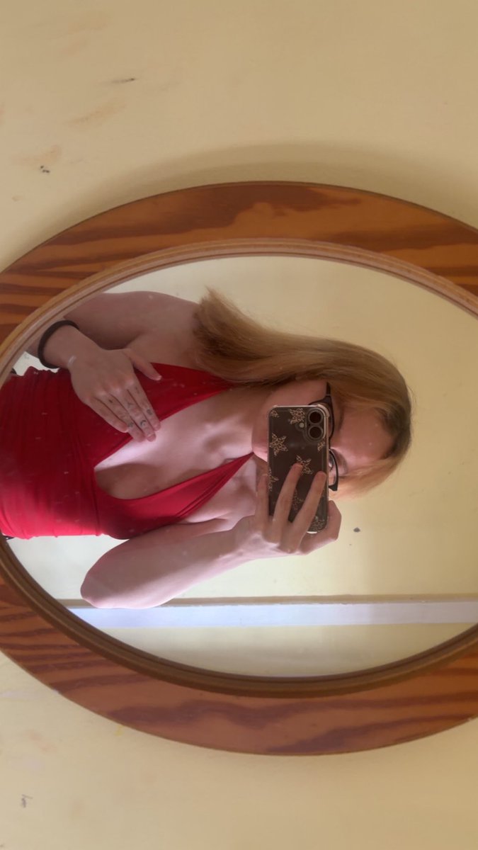 molly tweet media