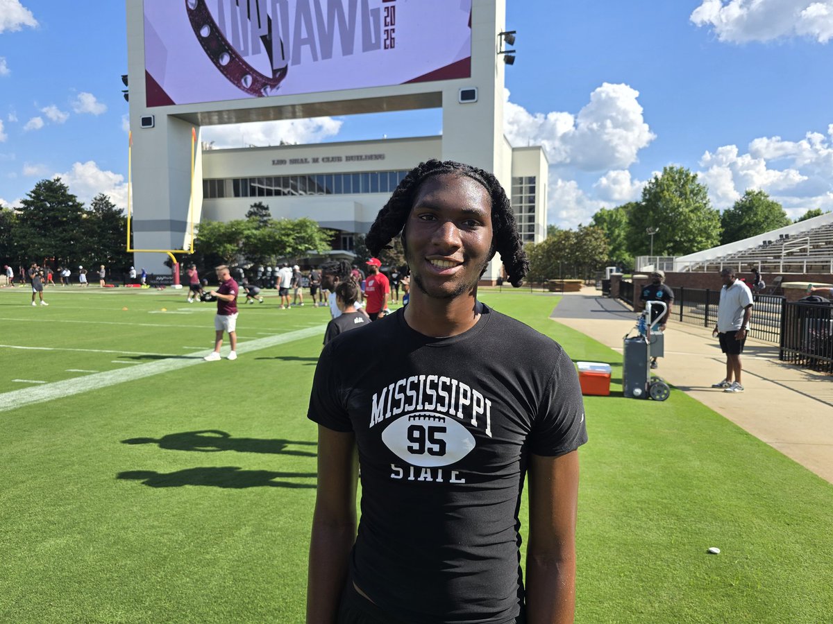 MacCorleone74's tweet photo. Jaylen Smith
2027 Edge
6-5, 215

Smith showed up at the Top Dawg Clinic. A 247 Sports three-star prospect the Bulldog staff has their eyes on. https://t.co/r5xF97f9XK