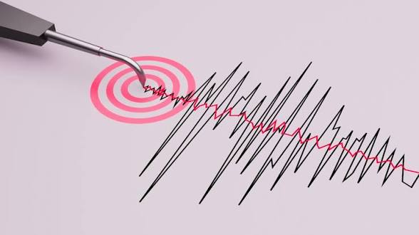 360radiochile's tweet photo. 3 réplicas se han sentido luego del sismo principal de las 17.34, el centro sismológico de la armada SHOA descartó un tsunami para las costas de las regiones afectadas.
Mantente tranquilo, y siempre informado
360 radio Chile.
#sismo #temblor #quintero #senapred #marcelolagos https://t.co/pli58DpFXS