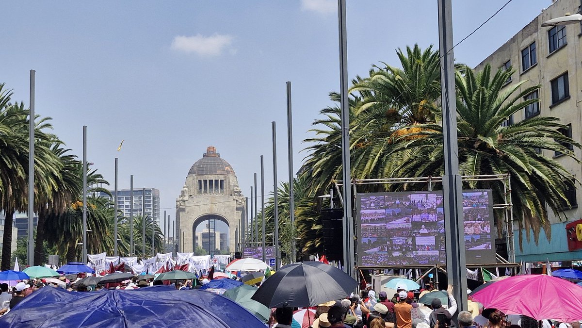 Antonrp's tweet photo. Siempre es grato escuchar a la Dra. #ClaudiaPresidentaDeMéxico dirigirse al pueblo que la eligió... Eso es tener los pies fijos sobre la tierra y la mirada siempre al frente con visión de un México Humanista!!
#ClaudiaDaResultados https://t.co/OcNHPx8vaX