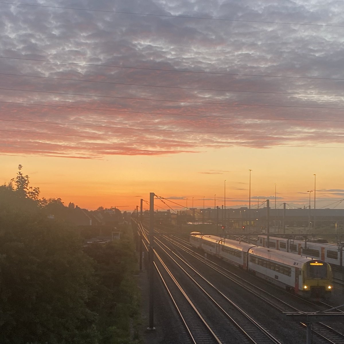 HendrikRemue's tweet photo. #vrtweer #weerfoto @Weerbord @MeteovistaBe @HetweerinBelgie @hetweerlokaal @NoodweerBenelux @HendrikRemue 
Melle, 31/05, 22.04, https://t.co/uw2dQKCBUT