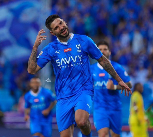 1nx's tweet photo. من غادر هذا الثنائي النادي والهلال في مشكلة لم يحصل من يسد الثغره اذا ما فيه احد اتمنى ان يرجعهم لنا  الان هم مبدعين في انديتهم ✅💙 https://t.co/YWyRDH6KEF