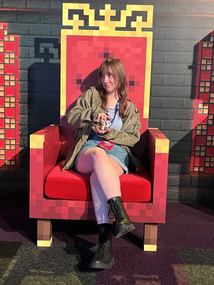 CosmoMoonnn's tweet photo. thank you Twitchcon Rotterdam, I have had the weekend of my DREAMS

see you next year in Berlin o7
also shoutout to my friends you guys have been the best cabin mates i could ever ask for 🫶🫶 https://t.co/RZrb8ESrt6