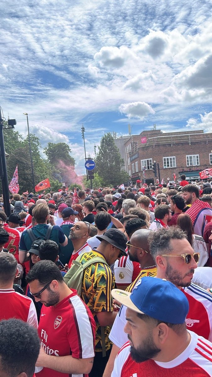b0vest's tweet photo. Best Day Of My Life. 
Arsenal, I love you.

#Arsenal #Parade #Champions https://t.co/QLsobiDmrX