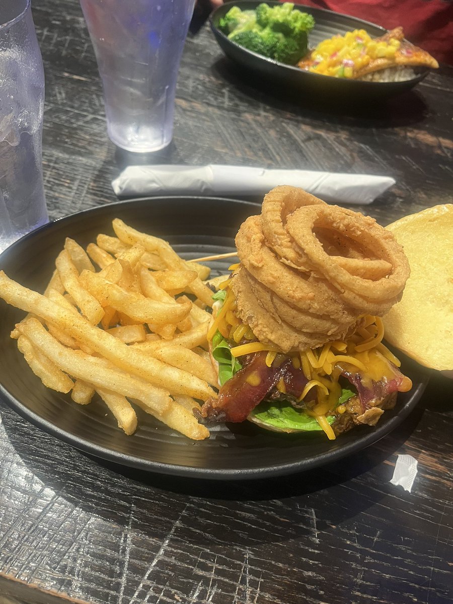 Kwray54's tweet photo. Made to Clemson to hang out with Keenan and take him to his Birthday Dinner. He chose Walk-Ons. He had the Burger. I had the Red Fish. We both had the Beignets. Let’s Goooooo! #RayMen #LateBirthdayCelebration https://t.co/qCRusvXaQv
